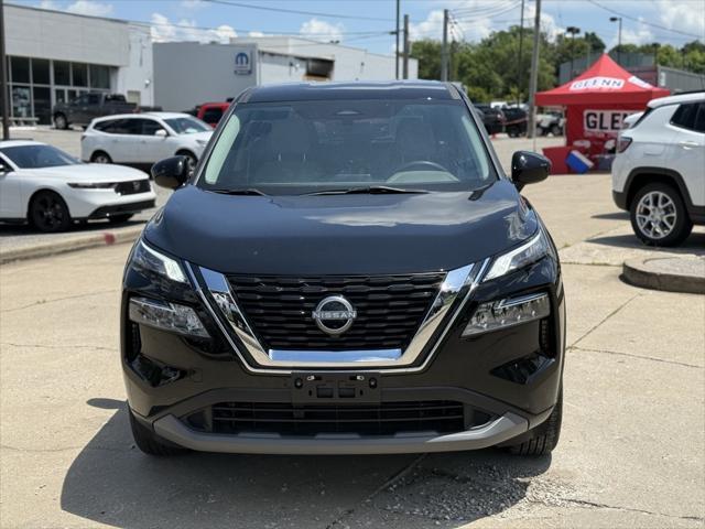 Photo of 2023 Super Black Nissan Rogue