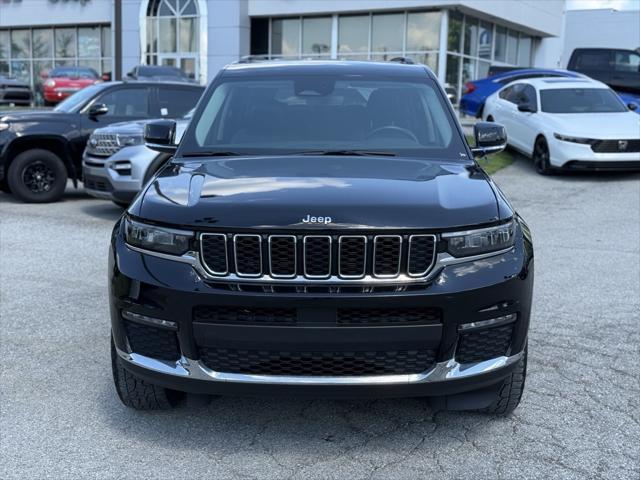 Photo of 2022 Diamond Black Crystal Pearlcoat Jeep Grand Cherokee L