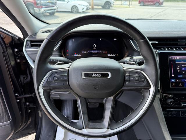 Photo of 2022 Diamond Black Crystal Pearlcoat Jeep Grand Cherokee L