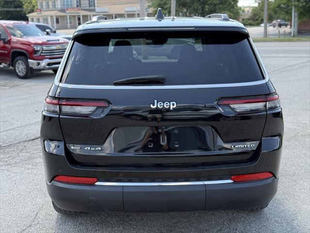 Photo of 2022 Diamond Black Crystal Pearlcoat Jeep Grand Cherokee L
