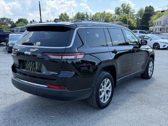 Photo of 2022 Diamond Black Crystal Pearlcoat Jeep Grand Cherokee L