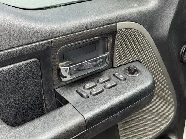 Photo of 2005 Silver Clearcoat Metallic Ford F-150