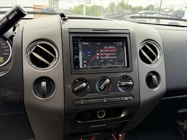 Photo of 2005 Silver Clearcoat Metallic Ford F-150