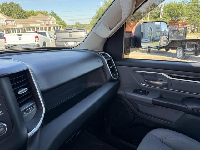 Photo of 2020 Diamond Black Crystal Pearlcoat RAM 1500