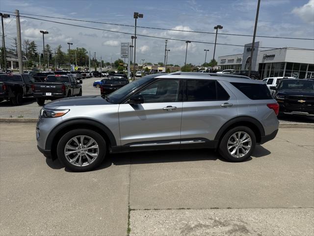 Photo of 2023 Silver Metallic Ford Explorer