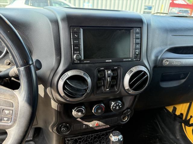 Photo of 2015 Baja Yellow Clearcoat Jeep Wrangler Unlimited