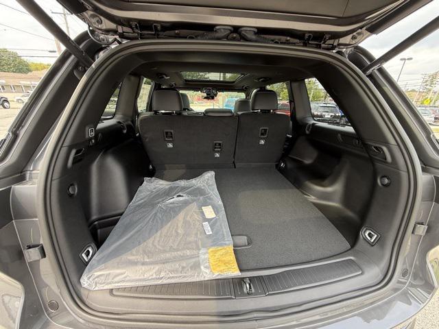 Photo of 2025 Baltic Gray Metallic Clearcoat Jeep Grand Cherokee