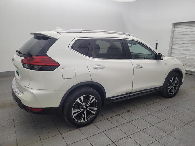 Photo of 2017 Pearl White Nissan Rogue
