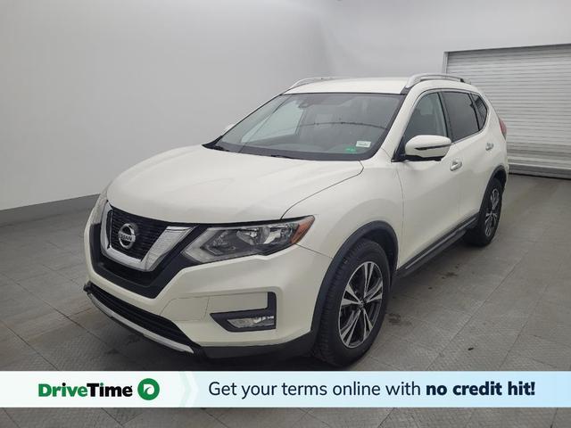 Photo of 2017 Pearl White Nissan Rogue
