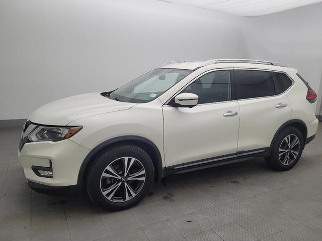 Photo of 2017 Pearl White Nissan Rogue