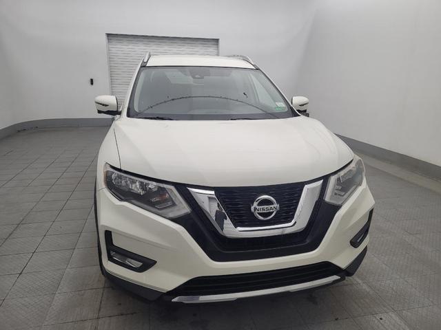 Photo of 2017 Pearl White Nissan Rogue