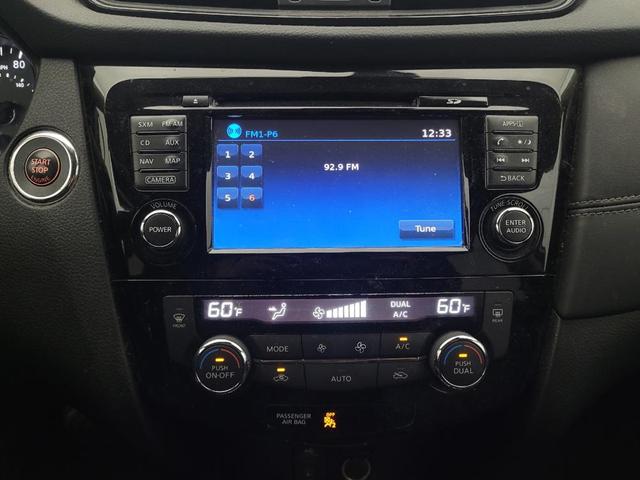 Photo of 2017 Pearl White Nissan Rogue