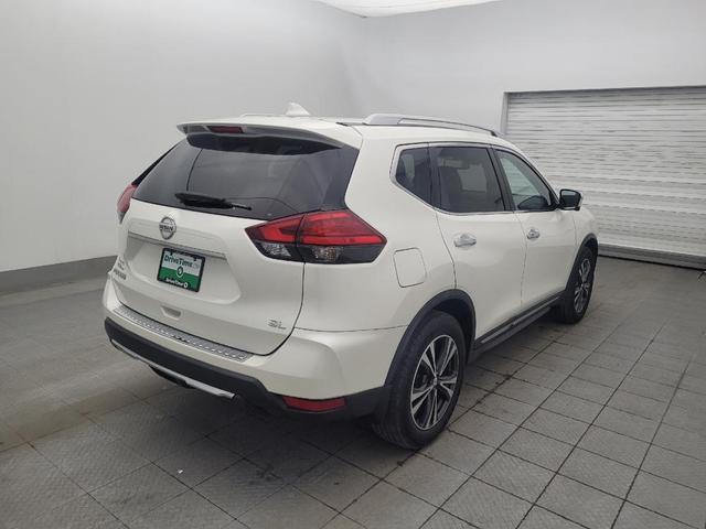 Photo of 2017 Pearl White Nissan Rogue