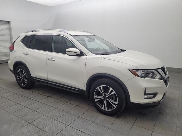 Photo of 2017 Pearl White Nissan Rogue
