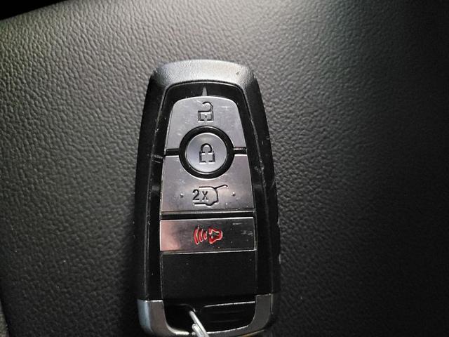 Photo of 2022 White Ford Edge