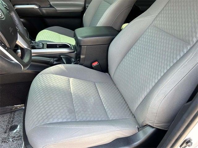 Photo of 2022 White Toyota Tacoma