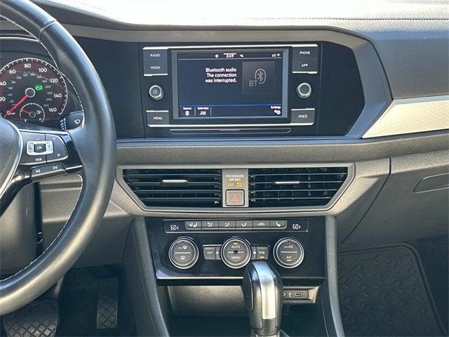Photo of 2021 Pure White Volkswagen Jetta