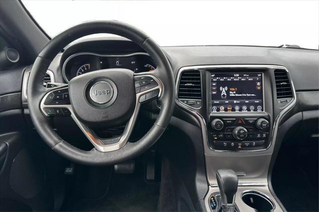 Photo of 2018 Bright White Clearcoat Jeep Grand Cherokee
