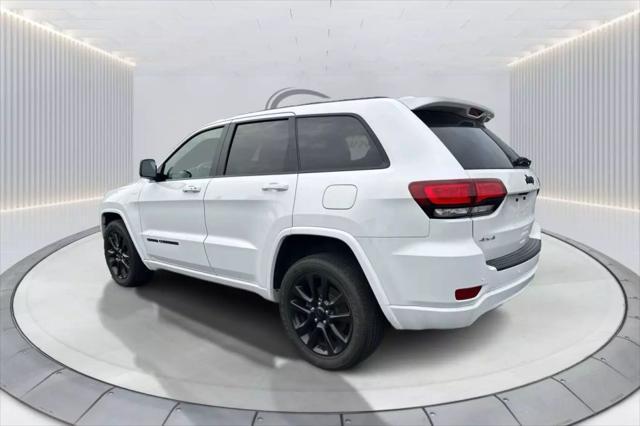 Photo of 2018 Bright White Clearcoat Jeep Grand Cherokee