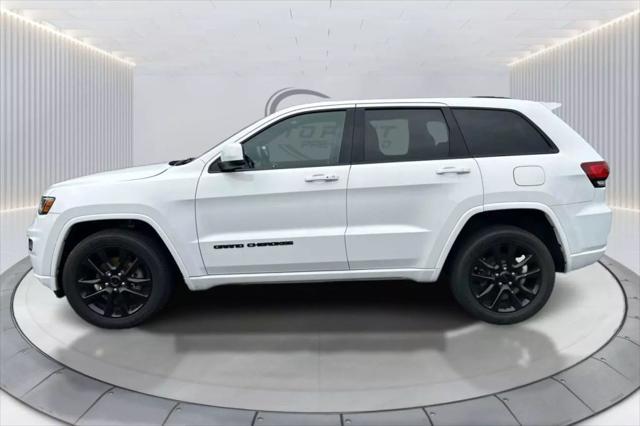 Photo of 2018 Bright White Clearcoat Jeep Grand Cherokee