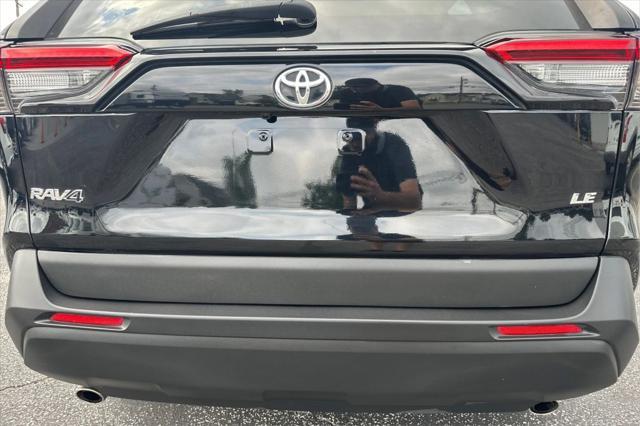 Photo of 2022 Midnight Black Metallic Toyota RAV4