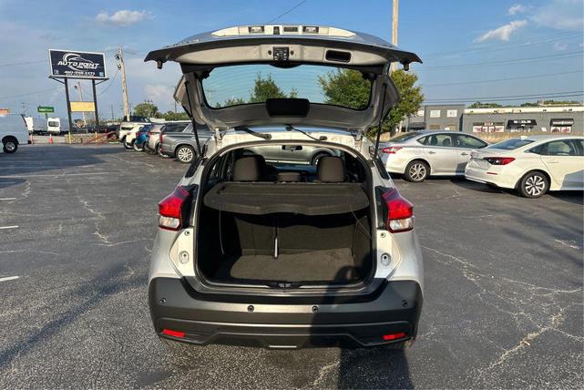 Photo of 2020 Brilliant Silver Metallic Nissan Kicks