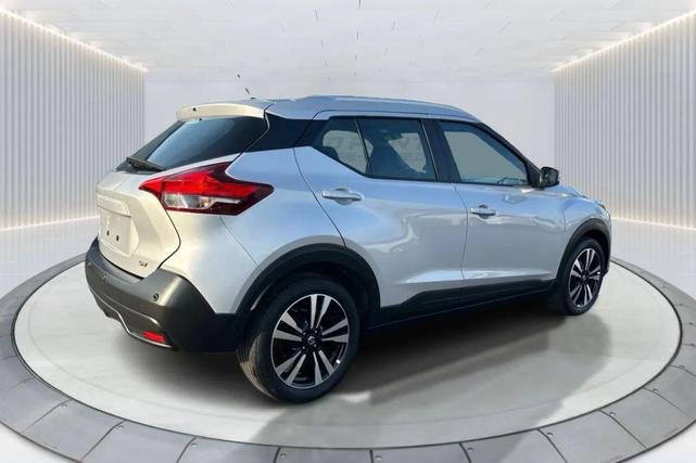 Photo of 2020 Brilliant Silver Metallic Nissan Kicks