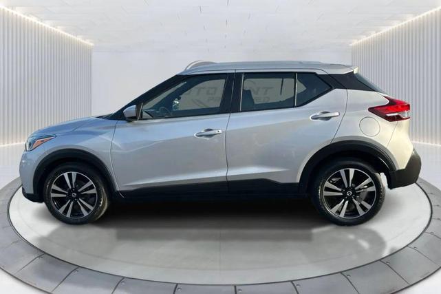 Photo of 2020 Brilliant Silver Metallic Nissan Kicks