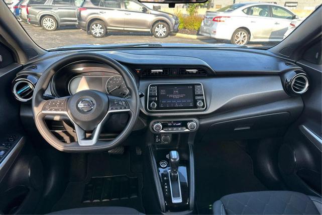 Photo of 2020 Brilliant Silver Metallic Nissan Kicks