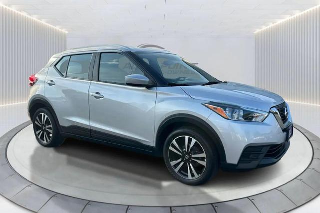Photo of 2020 Brilliant Silver Metallic Nissan Kicks