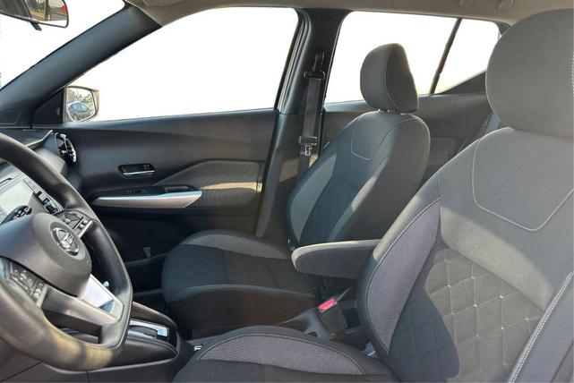 Photo of 2020 Brilliant Silver Metallic Nissan Kicks