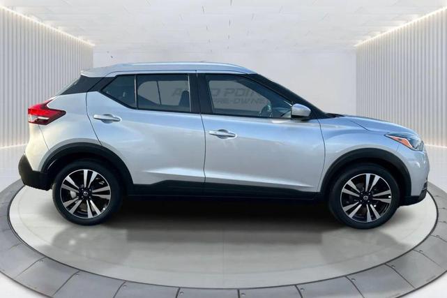 Photo of 2020 Brilliant Silver Metallic Nissan Kicks