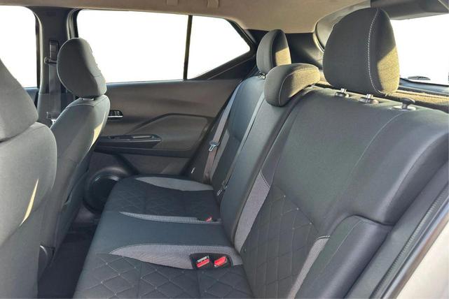 Photo of 2020 Brilliant Silver Metallic Nissan Kicks