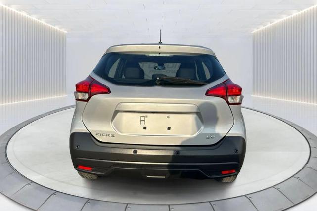 Photo of 2020 Brilliant Silver Metallic Nissan Kicks