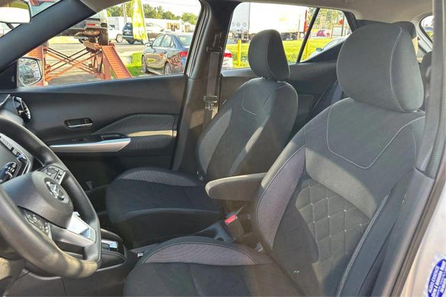 Photo of 2020 Brilliant Silver Metallic Nissan Kicks