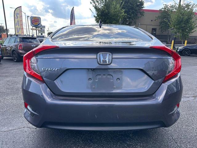 Photo of 2018 Gray Honda Civic