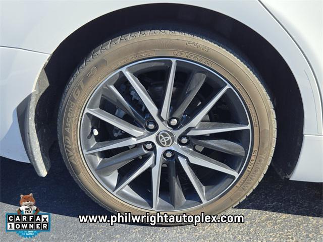 Photo of 2021 Super White Toyota Camry