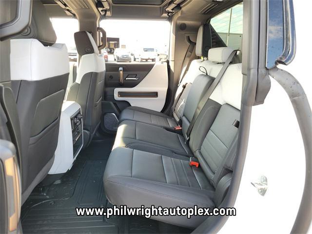 Photo of 2025 Interstellar White GMC HUMMER EV Pickup