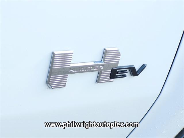 Photo of 2025 Interstellar White GMC HUMMER EV Pickup