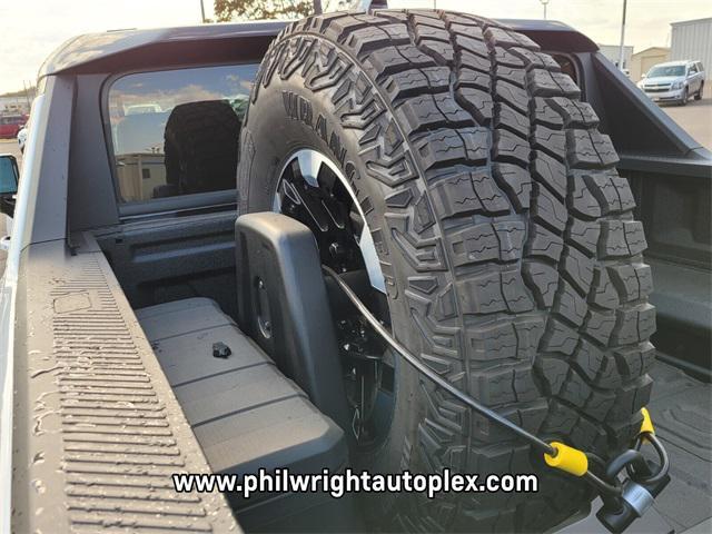 Photo of 2025 Interstellar White GMC HUMMER EV Pickup