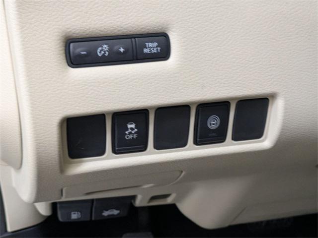 Photo of 2023 Pearl White Tricoat Nissan Murano
