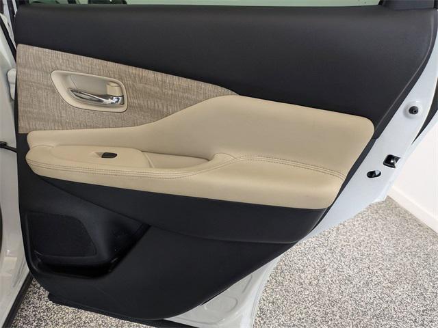 Photo of 2023 Pearl White Tricoat Nissan Murano