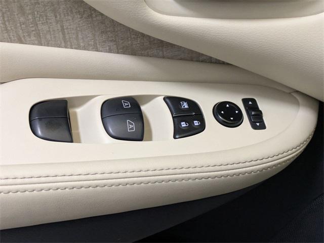 Photo of 2023 Pearl White Tricoat Nissan Murano