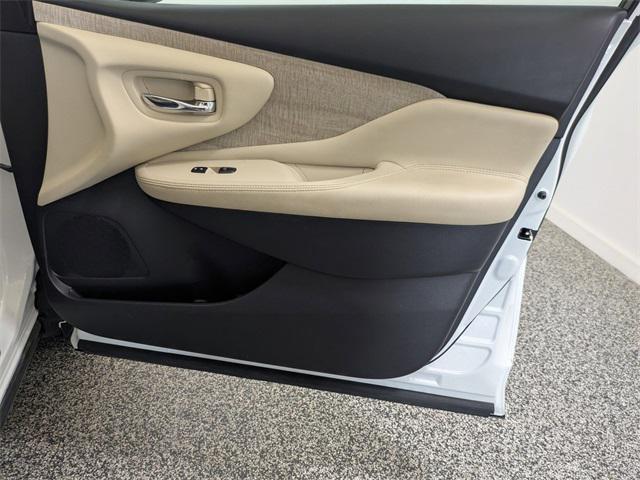 Photo of 2023 Pearl White Tricoat Nissan Murano