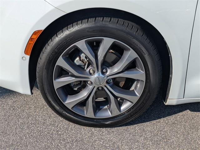Photo of 2017 Bright White Clearcoat Chrysler Pacifica