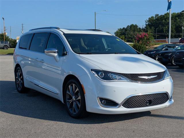 Photo of 2017 Bright White Clearcoat Chrysler Pacifica