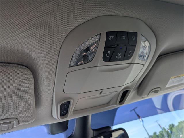 Photo of 2017 Bright White Clearcoat Chrysler Pacifica