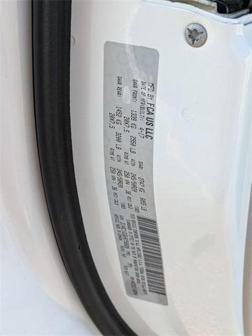 Photo of 2017 Bright White Clearcoat Chrysler Pacifica
