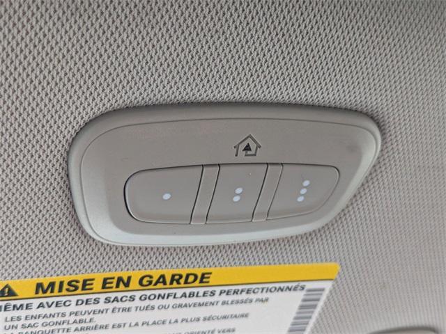 Photo of 2017 Bright White Clearcoat Chrysler Pacifica