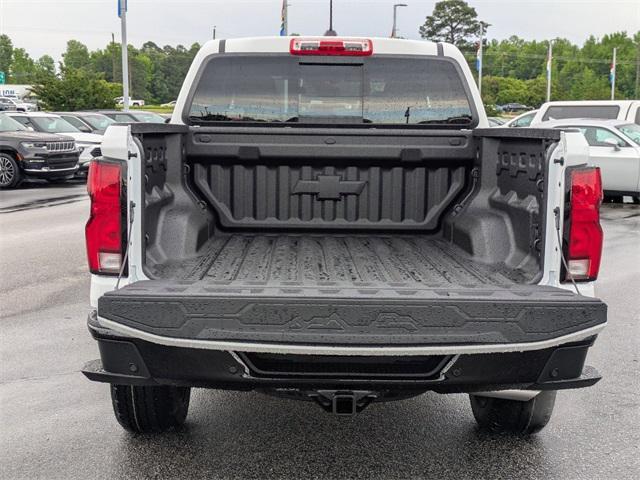 Photo of 2025 Summit White Chevrolet Colorado